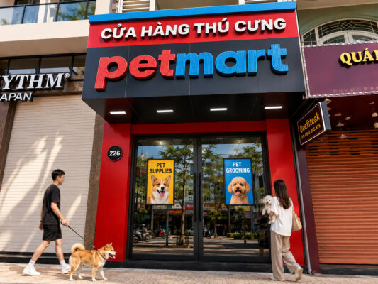 Cửa hàng thú cưng Pet Mart tại số 226 Khánh Hội, Phường Khánh Hội, Hồ Chí Minh – bán thức ăn, phụ kiện cho chó mèo, dịch vụ cắt tỉa lông, tắm spa và khách sạn thú cưng